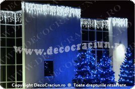 fatada cladire iluminat festiv decorativ craciun